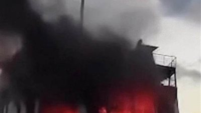 عاجل| النيران الحارقة وسط المياه الغارقة.. تفاصيل مأساة في عرض البحر