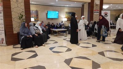 حفاوة استقبال حجاج الجمعيات الأهلية أثناء وصولهم مكة 