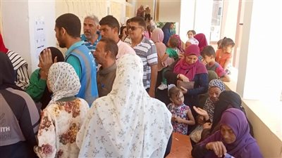 قوافل جامعة قناة السويس تقدم 695 كشفًا طبيًا وأدوية مجانا بعمدة السويس