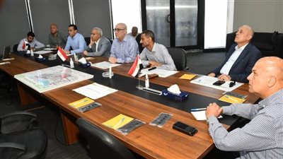 وزير الإسكان يعقد اجتماعًا بـ