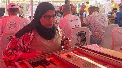العنصر النسائي يظهر بقوة في ثاني أيام بطولة الدومينو والطاولة المؤهلة لكأس العالم بالعريش 