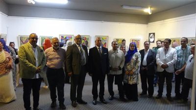 رئيس جامعة المنيا يفتتح معرضي 