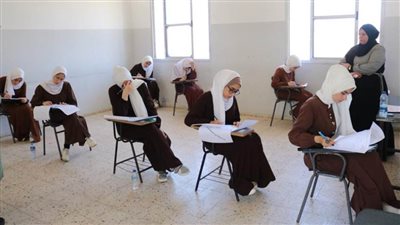 طلاب الشهادة الثانوية الأزهرية يؤدون الامتحانات في مواد الفلسفة والمنطق والأدب والديناميكا دون أي شكاوى