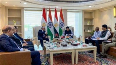 وفد اقتصادية قناة السويس يبحث مع وزير التجارة الهندي التعاون في مجال الصناعة