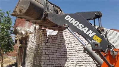 إزالة 26 حالة تعدٍ بالبناء على الأراضي الزراعية وأملاك الدولة بالمنيا