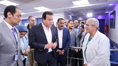 وزير الصحة يُشيد بجودة العمل ويوجه بصرف مكافأة شهر للعاملين بمستشفى العلمين النموذجي