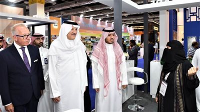 سفير المملكة يزور جناح هيئة تنمية الصادرات السعودية المشارك في معرض 