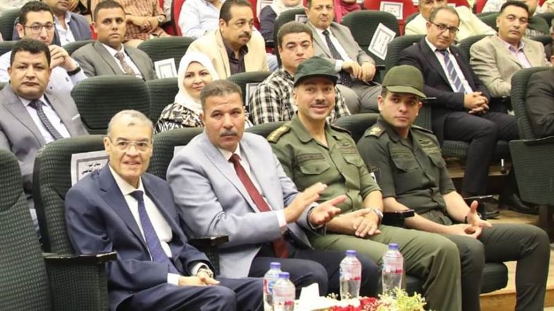 محافظ المنيا يكرم