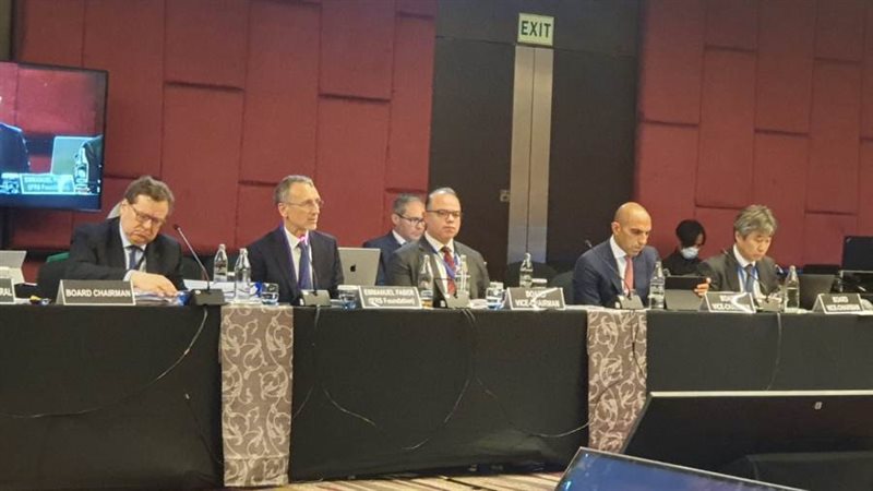 خلال الاجتماع