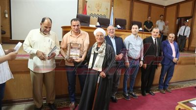 تسليم 928 عقد تقنين أراضي أملاك الدولة للمستفيدين بكفر الشيخ