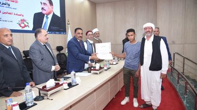 محافظ مطروح يكرم أوائل الشهادة الإعدادية العامة والأزهرية