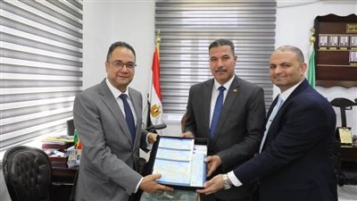 سكرتير عام المنيا يتسلم 1600 كوبون لدعم الأسر الأولى بالرعاية من البنك الزراعي