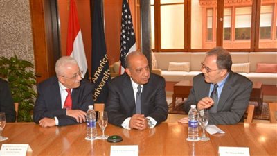 وزير قطاع الأعمال: نتعاون مع الجامعة الأمريكية لتدريب العاملين علي تحديث الصناعة وتوفير الطاقة