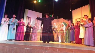 مسرح قصر ثقافة بلبيس يقدم مسرحية «مين يأكل أبوه»