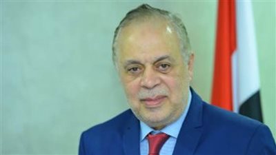 أشرف زكي يشدد على أهمية معاملة المؤسسات الثقافية بالامتيازات الممنوحة لمراكز الشباب