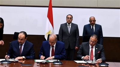 مدبولي يشهد توقيع عقد تأسيس شركة لإنشاء وإدارة وتشغيل مصنع لإنتاج حبيبات الكلور