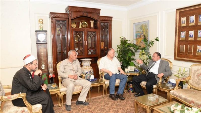 محافظ أسيوط يلتقى