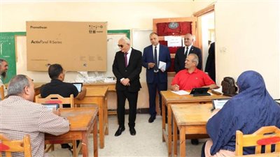 وزير التعليم يتفقد مقر التصحيح الإلكتروني لامتحانات الثانوية العامة.. صور
