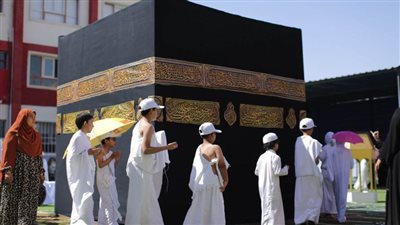 مدرسة خاصة بالمنيا تنظم نموذج محاكاة للكعبة ومناسك الحج