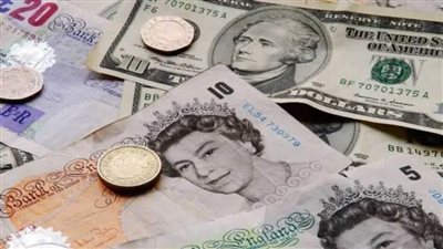 الإسترليني ينخفض مقابل الدولار ويرتفع مقابل اليورو