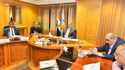 محافظ أسيوط يترأس اجتماع القيادات التنفيذية لدعم حملة 