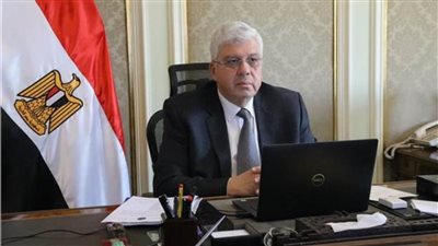 وزير التعليم العالي يوجه برفع درجة الاستعداد بجميع المستشفيات الجامعية