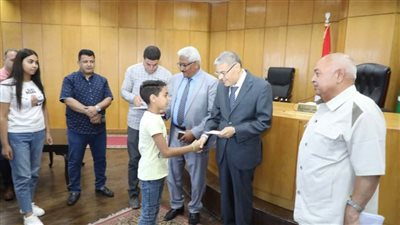 محافظ المنيا يوزع هدايا عيد الأضحى على أطفال مؤسسات وجمعيات دور الرعاية