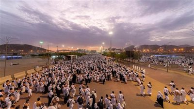 نفرة مزدلفة.. الحجاج يسلكون أطول طريق مشاة في العالم
