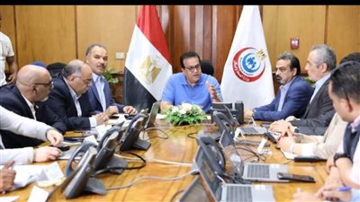 وزير الصحة يترأس غرفة الأزمات والطوارئ بالوزارة لمتابعة خطة التأمين الطبي لاحتفالات عيد الأضحى
