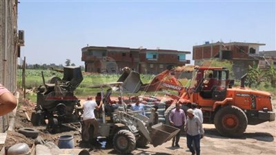 محافظ كفر الشيخ يوقف موكبه ويضبط 6 حالات بناء على الأراضي الزراعية