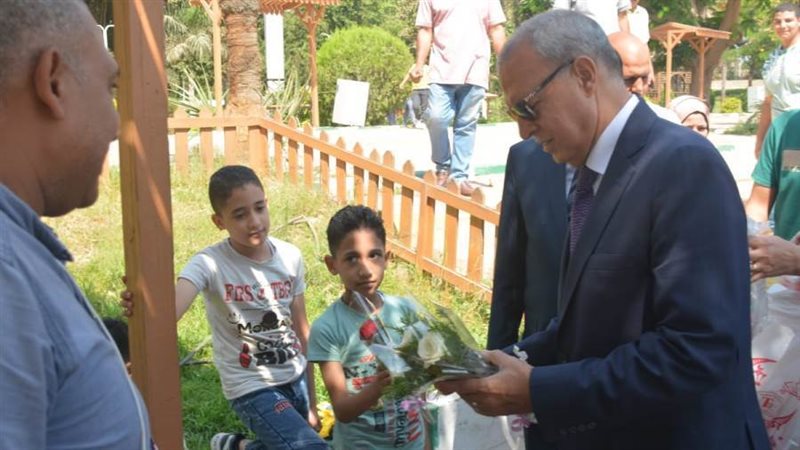 محافظ القليوبية يقدم