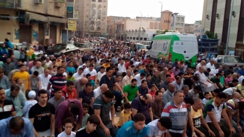 الالاف من المواطنين