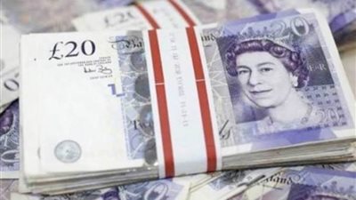 الإسترليني ينخفض مقابل الدولار واليورو