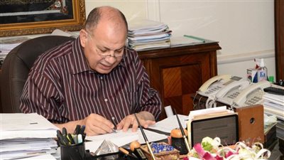 محافظ أسيوط يوقع 13 عقدًا جديدًا لتقنين أوضاع أراضي الدولة