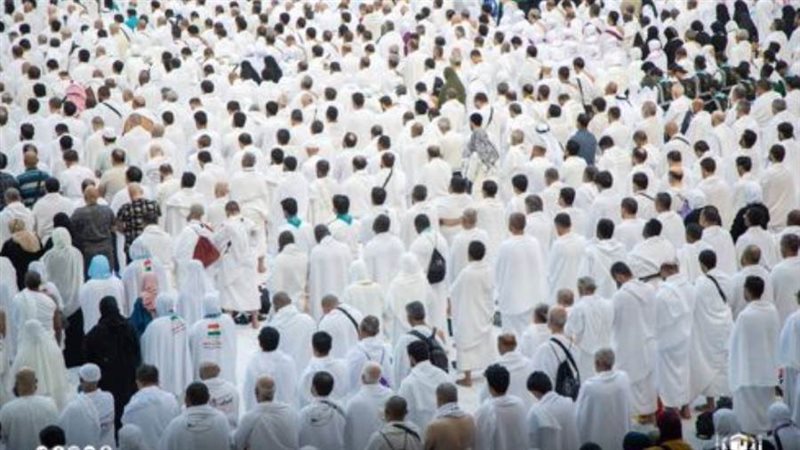 الحجاج يواصلون طواف