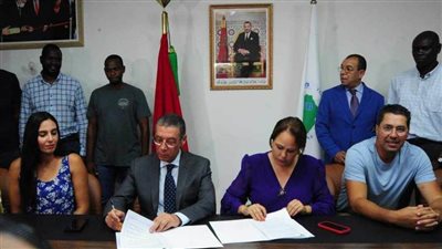 رئيس الاتحاد المصري للكرة الطائرة يوقع عقود استضافة مصر لبطولة الأمم الإفريقية