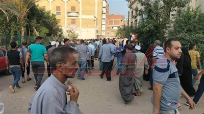تشييع جثمان شاب أنهى حياته آخر بكفر الحصر بالشرقية 