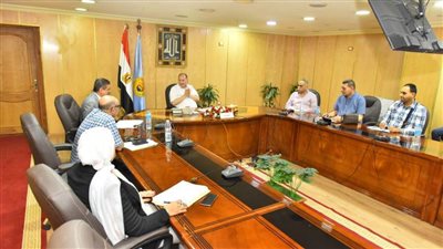 محافظ أسيوط يعقد اجتماعًا لمتابعة معدلات الأداء ونسب التنفيذ بالمشروعات التنموية الجارية بقرى حياة كريمة