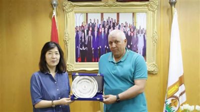 محافظ الوادي الجديد يبحث مشروعًا تنمويًا بالتعاون مع 