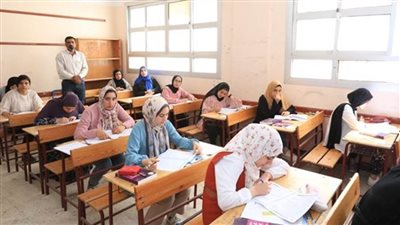 ٣٨٠٩١ طالبا يؤدون امتحان اللغة الأجنبية الأولى أمام ١١٥ لجنة بالبحيرة