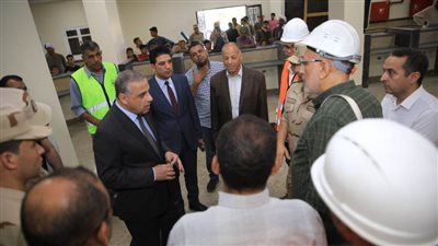 محافظ سوهاج يتفقد مجمعات الخدمات الحكومية بقرى مركز دار السلام 