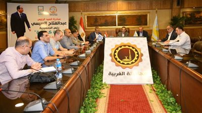 محافظ الغربية يبحث موقف إدخال المرافق لعمارات الإسكان الاجتماعي بالعجيزي