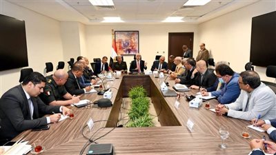 وزير الإسكان ورئيسا هيئتي الهندسية للقوات المسلحة والعربية للتصنيع يبحثون سبل دعم الصناعات المصرية