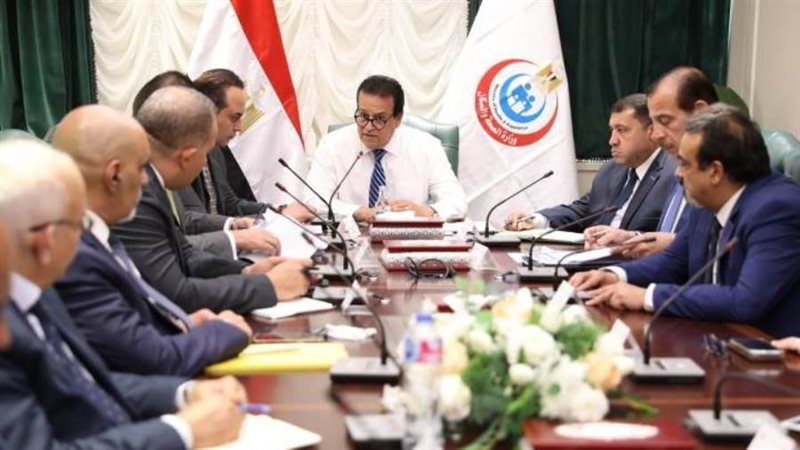 اجتماع وزير الصحة