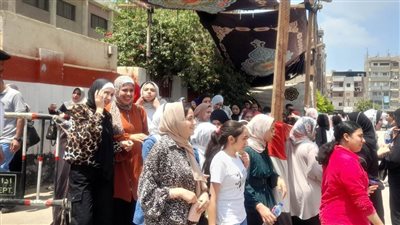 فرحة طلاب الثانوية العامة بالقليوبية لسهولة امتحاني الجيولوجيا وعلم النفس