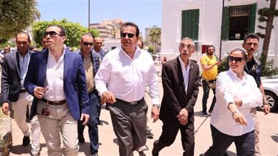 وزير الصحة يتفقد المقر الرئيسي للإسعاف بكوم الدكة