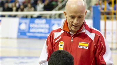 الأهلي يدخل في مفاوضات مع مدرب إسباني لقيادة فريق الطائرة