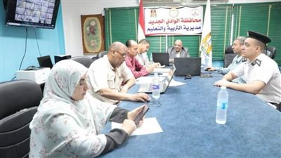 انتظام طلاب الثانوية العامة شعبة الرياضيات لأداء امتحان الميكانيكا بالوادي الجديد 