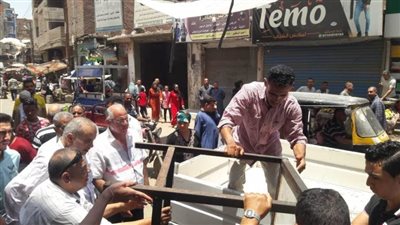 لتسهيل حركة المرور.. تحرير 146 محضر إشغال في مركزي بني مزار والمنيا