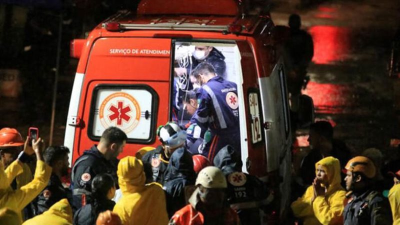 انهيار مبنى سكني